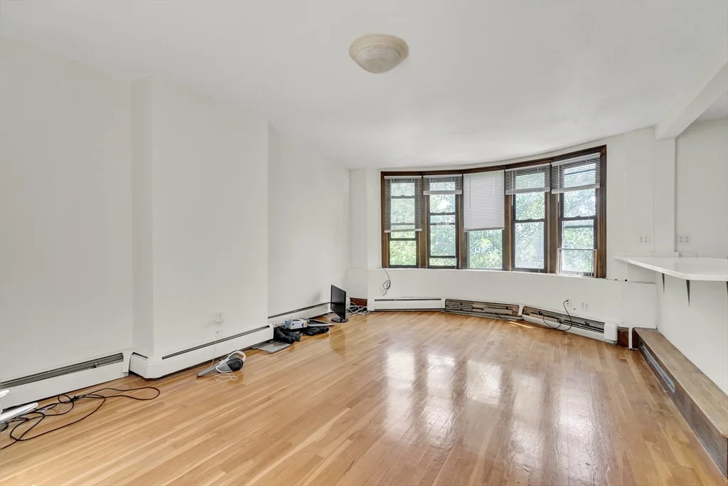 2 bed, 1 bath apartment for rent at 39 E Springfield Unit 5, South End — photo 2 of 4