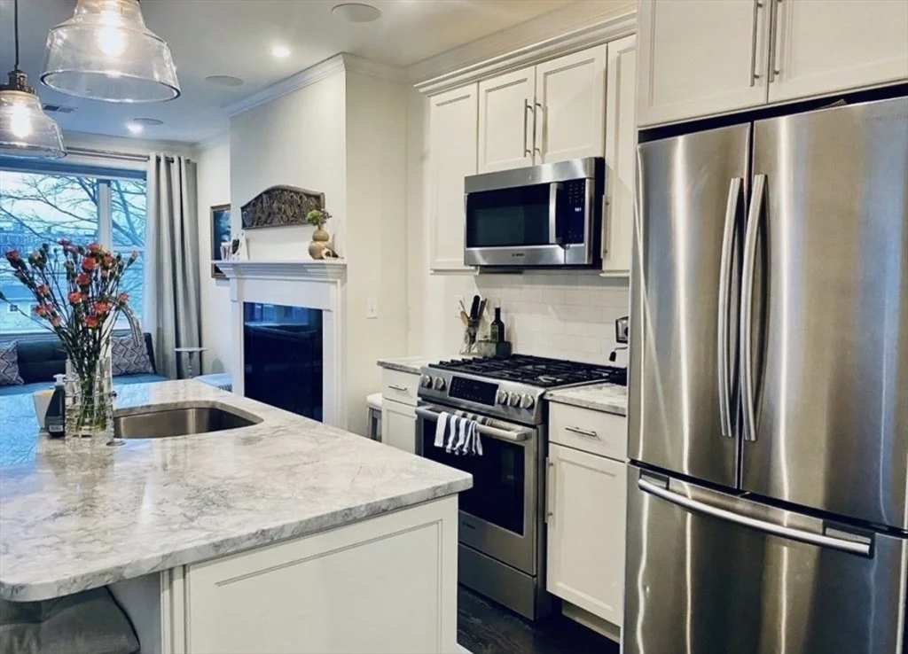 2 bed, 2 bath apartment for rent at 39 Eden St Unit 3, Charlestown — photo 2 of 10