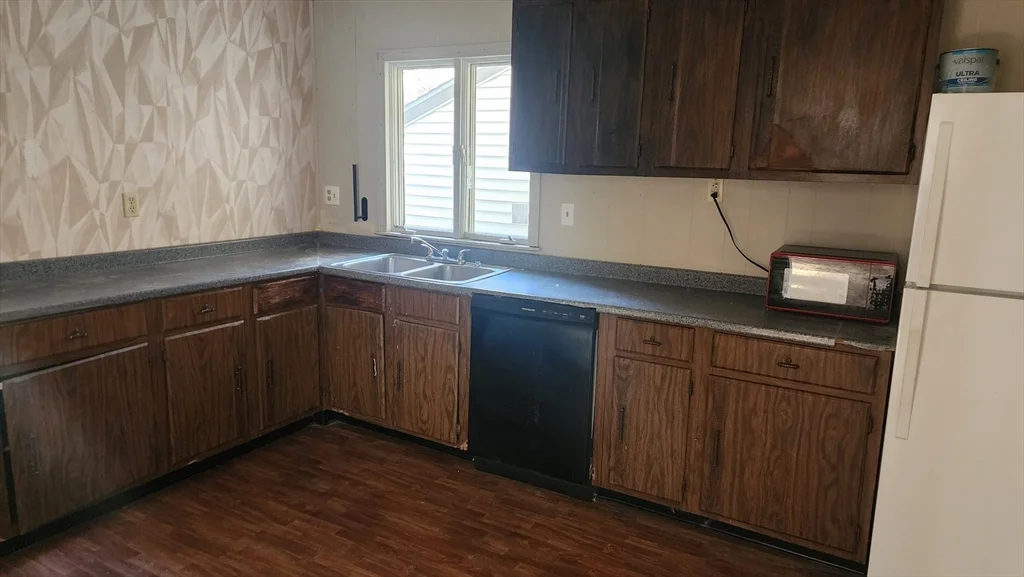 2 bed, 1 bath apartment for rent at 39 Elmwood Unit 1, North Attleboro — photo 2 of 12