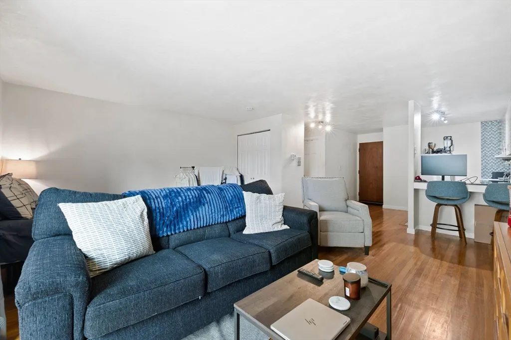 1 bed, 1 bath apartment for rent at 39 Englewood Ave Unit 17, Brighton — photo 8 of 14