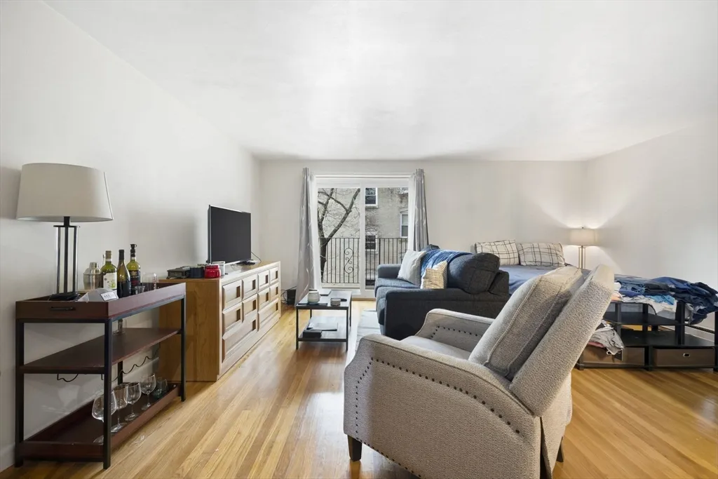 1 bed, 1 bath apartment for rent at 39 Englewood Ave Unit 17, Brighton — photo 1 of 14