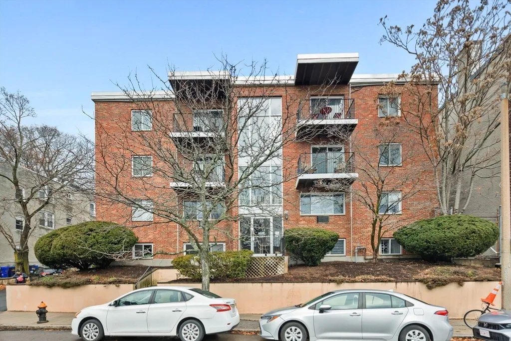 1 bed, 1 bath apartment for rent at 39 Englewood Ave Unit 17, Brighton — photo 13 of 14