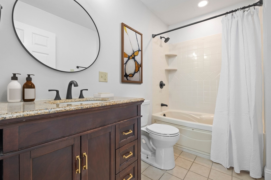 3 bed, 2 bath apartment for rent at 39 Fenton St Unit 7, Fields Corner East — photo 4 of 13