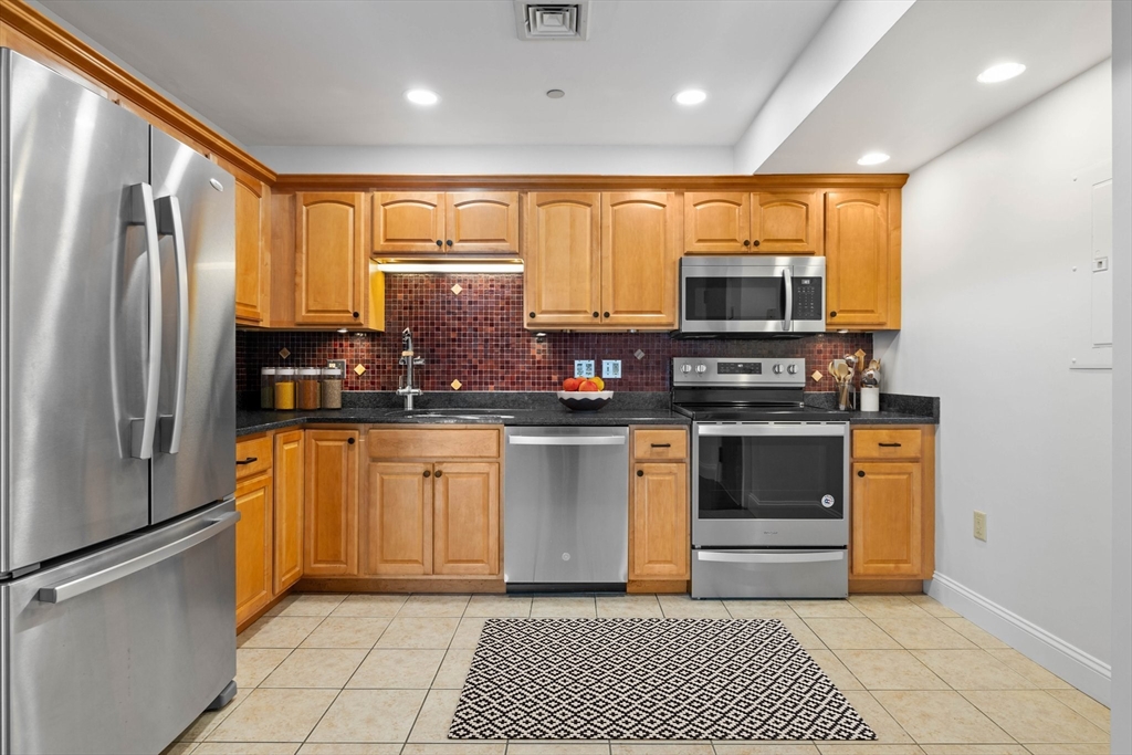 3 bed, 2 bath apartment for rent at 39 Fenton St Unit 7, Fields Corner East — photo 2 of 13