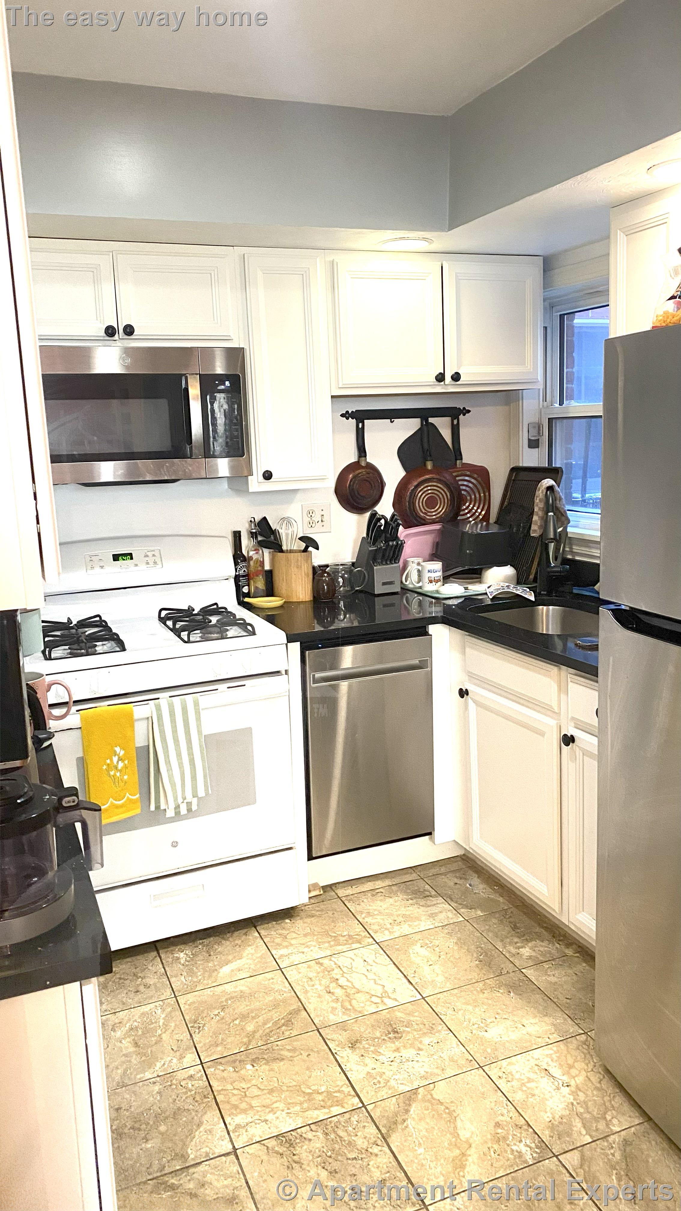 2 bed, 1 bath apartment for rent at 39 Florence St Unit 1, Sullivan Square — photo 1 of 19