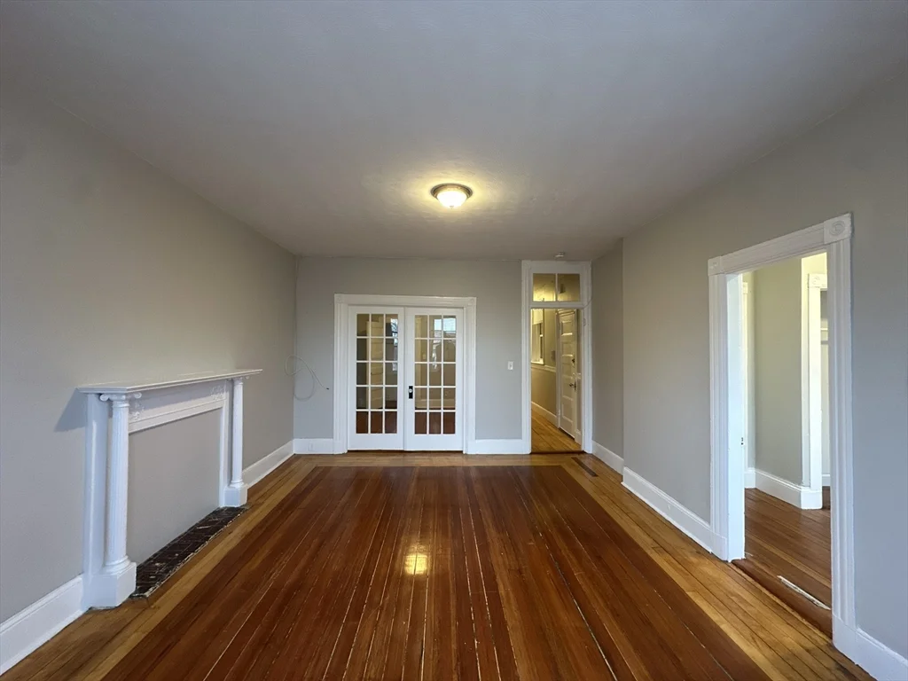 3 bed, 1 bath apartment for rent at 39 Forest St Unit 2, Roxbury — photo 3 of 18