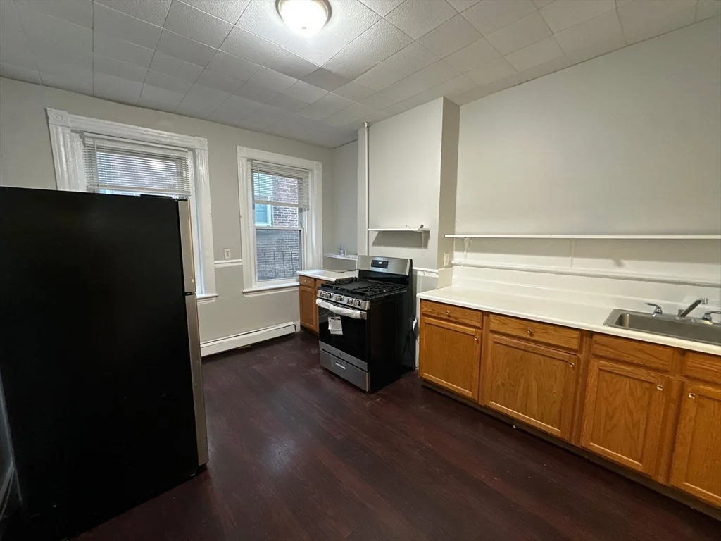 3 bed, 1 bath apartment for rent at 39 Forest St Unit 2, Roxbury — photo 5 of 18