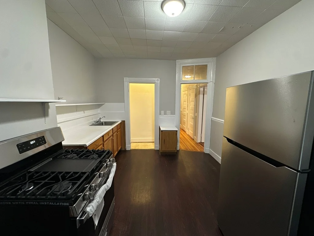3 bed, 1 bath apartment for rent at 39 Forest St Unit 2, Roxbury — photo 6 of 18