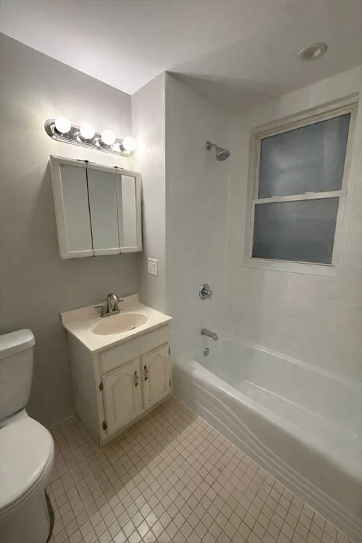 3 bed, 1 bath apartment for rent at 39 Forest St Unit 2, Roxbury — photo 7 of 18