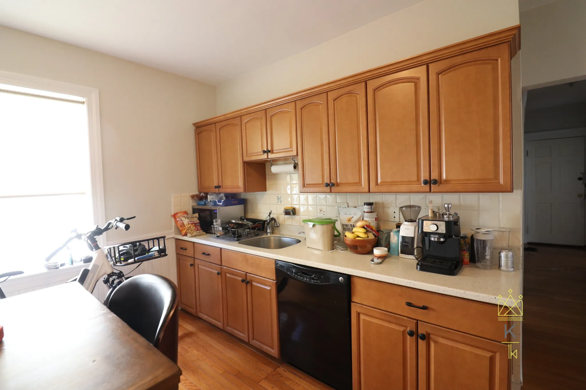 3 bed, 1 bath apartment for rent at 39 Foster St Unit 1, Oak Square — photo 17 of 24