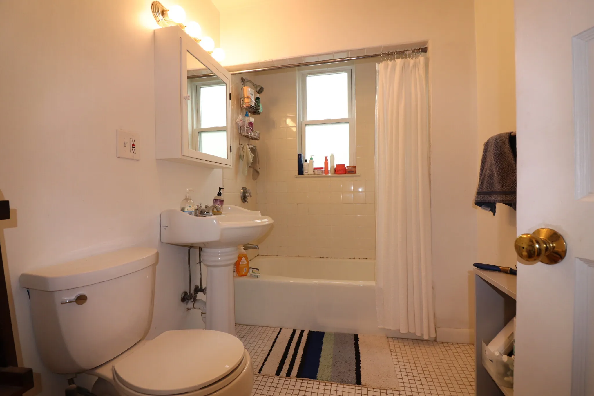 2 bed, 1 bath apartment for rent at 39 Foster St Unit 3, Oak Square — photo 11 of 20