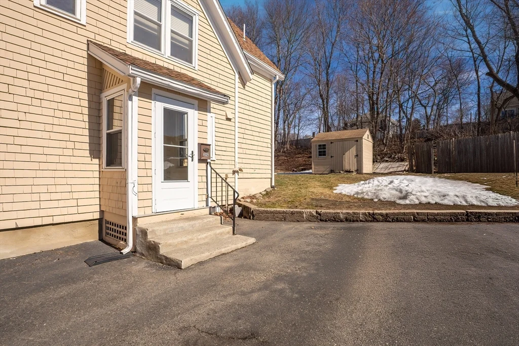1 bed, 1 bath apartment for rent at 39 Frairy St Unit B, Medfield — photo 2 of 22