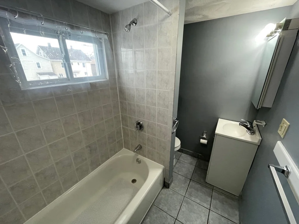 3 bed, 1 bath apartment for rent at 39 Franklin St Unit R, Woburn — photo 10 of 18