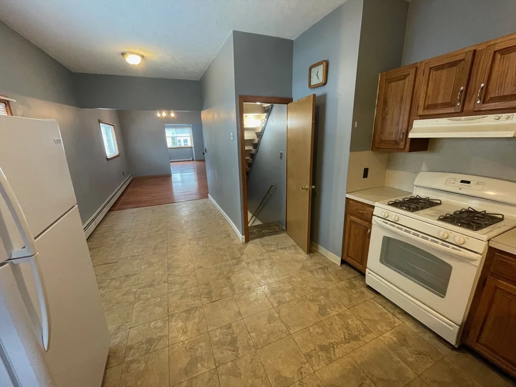 3 bed, 1 bath apartment for rent at 39 Franklin St Unit R, Woburn — photo 5 of 18