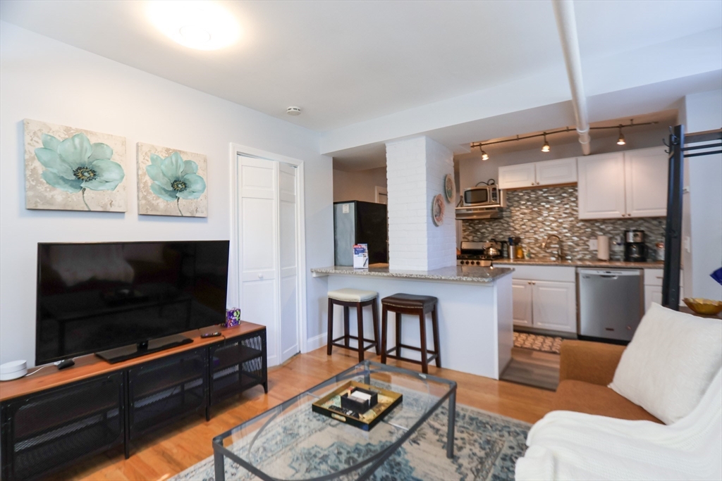 2 bed, 1 bath apartment for rent at 39 Glenville Unit 71B, Boston — photo 4 of 11
