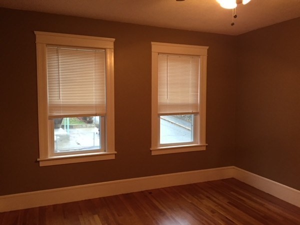 3 bed, 1 bath apartment for rent at 39 Granby Unit 2, Worcester — photo 6 of 9