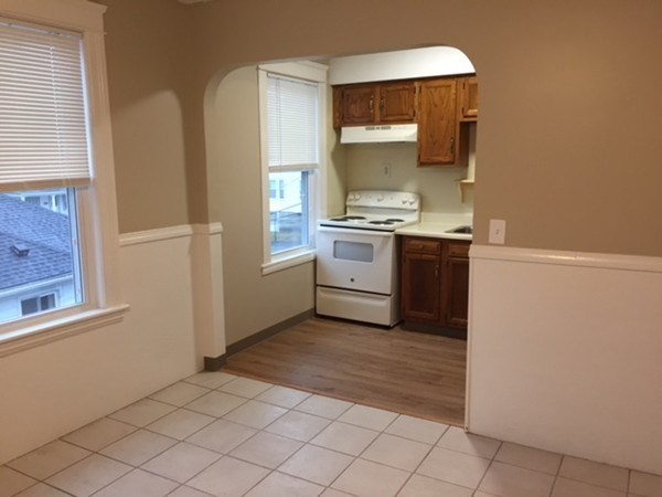 3 bed, 1 bath apartment for rent at 39 Granby Unit 2, Worcester — photo 2 of 9