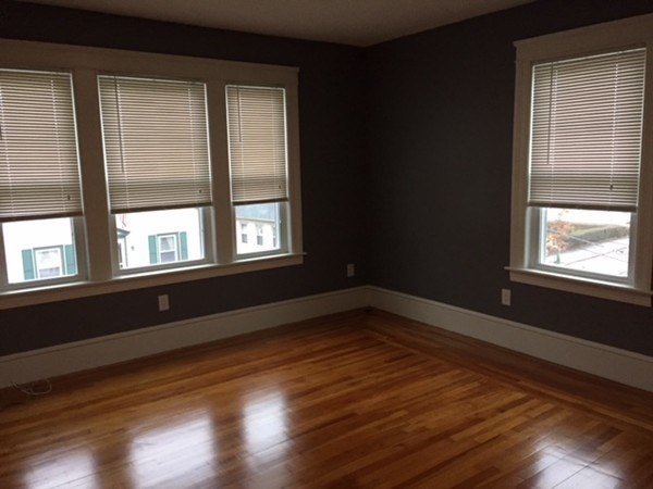 3 bed, 1 bath apartment for rent at 39 Granby Unit 2, Worcester — photo 5 of 9