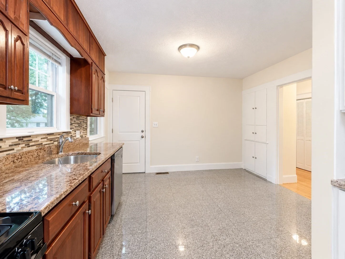 4 bed, 2 bath apartment for rent at 39 Greycliff Unit 1, Brighton — photo 7 of 21
