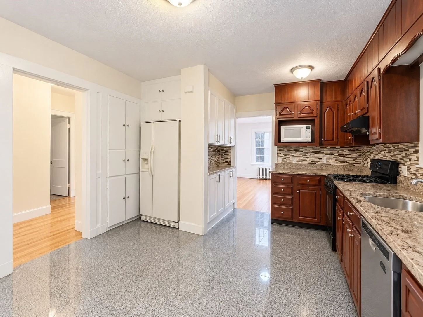 4 bed, 2 bath apartment for rent at 39 Greycliff Unit 1, Brighton — photo 6 of 21