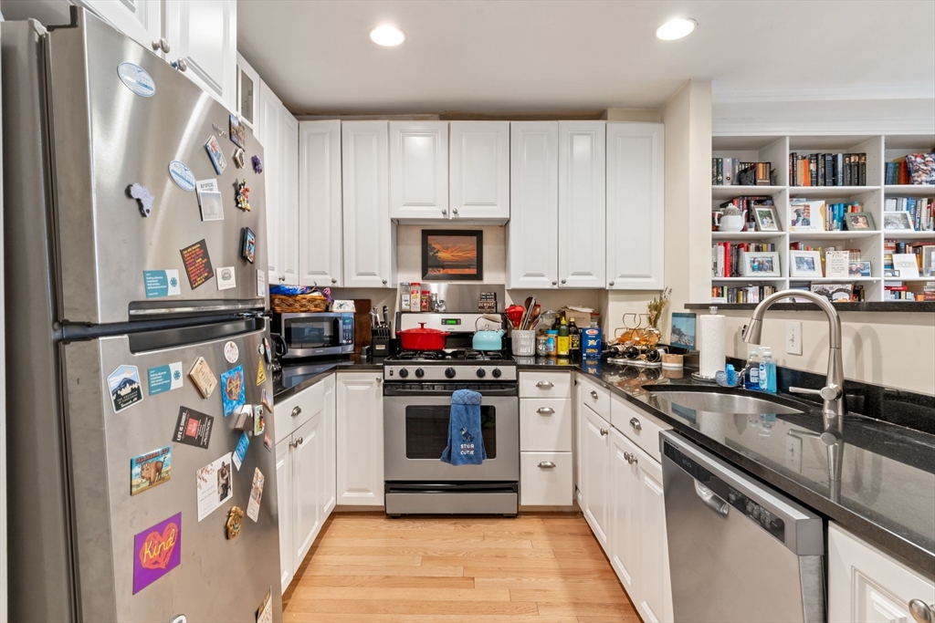 2 bed, 1 bath apartment for rent at 39 Grove St Unit 1, Beacon Hill — photo 4 of 16