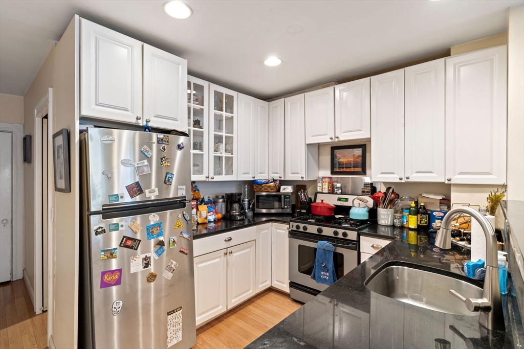 2 bed, 1 bath apartment for rent at 39 Grove St Unit 1, Beacon Hill — photo 6 of 16