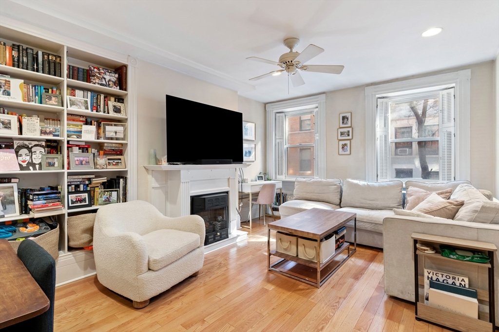 2 bed, 1 bath apartment for rent at 39 Grove St Unit 1, Beacon Hill