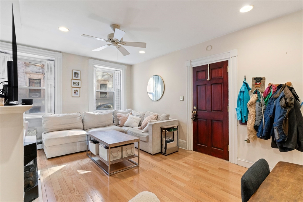 2 bed, 1 bath apartment for rent at 39 Grove St Unit 1, Beacon Hill — photo 2 of 16