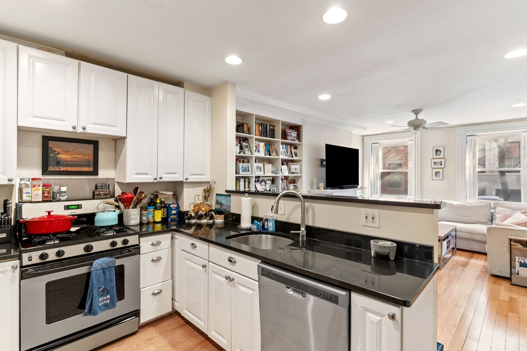 2 bed, 1 bath apartment for rent at 39 Grove St Unit 1, Beacon Hill — photo 5 of 16