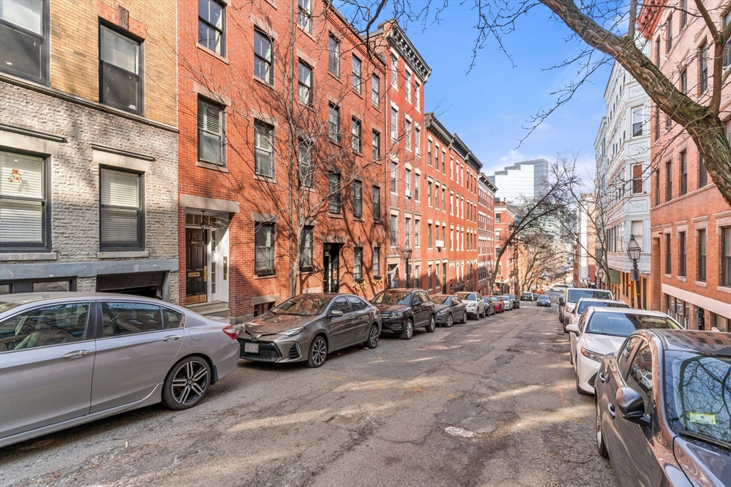 2 bed, 1 bath apartment for rent at 39 Grove St Unit 1, Beacon Hill — photo 14 of 16