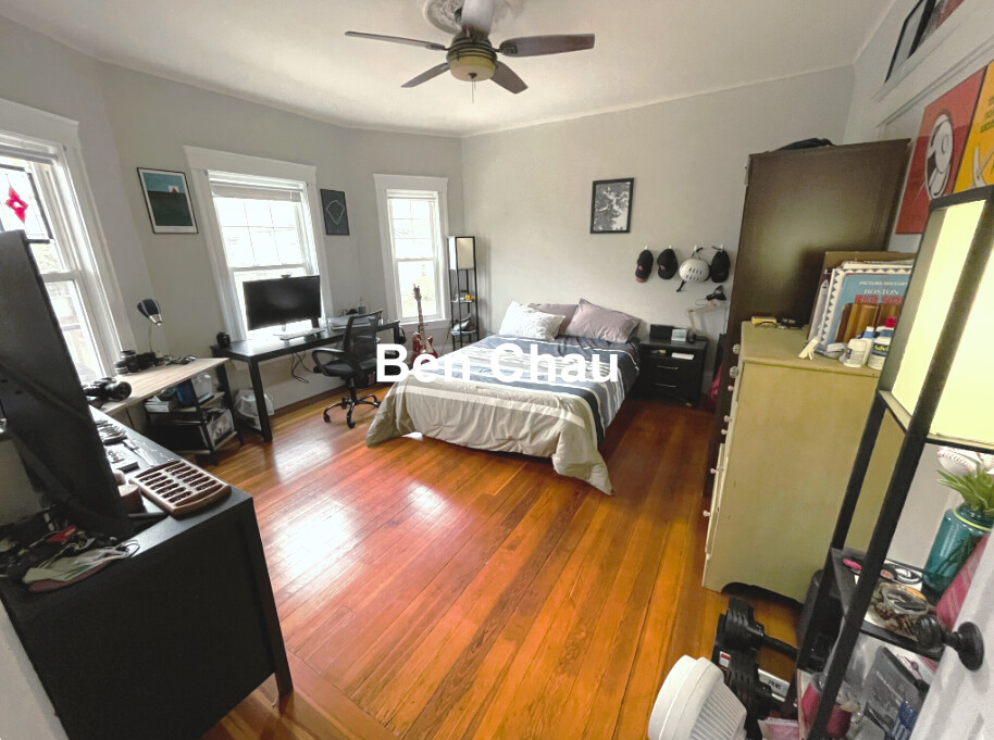 3 bed, 1 bath apartment for rent at 39 Hall Ave Unit 2B, Powder House Square — photo 2 of 8