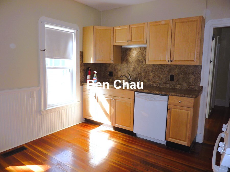 3 bed, 1 bath apartment for rent at 39 Hall Ave Unit 2B, Powder House Square — photo 5 of 8