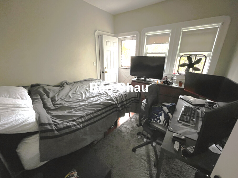 3 bed, 1 bath apartment for rent at 39 Hall Ave Unit 2B, Powder House Square — photo 4 of 8