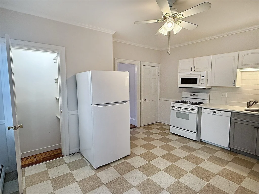 2 bed, 1 bath apartment for rent at 39 Hall Pl Unit 39, Quincy — photo 4 of 17