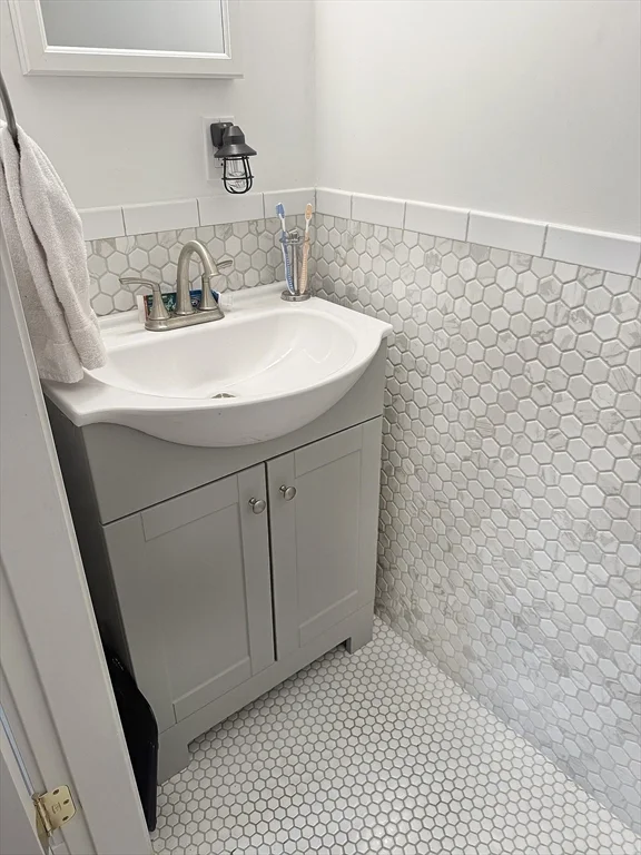 2 bed, 1 bath apartment for rent at 39 Hall Pl Unit 39, Quincy — photo 12 of 17
