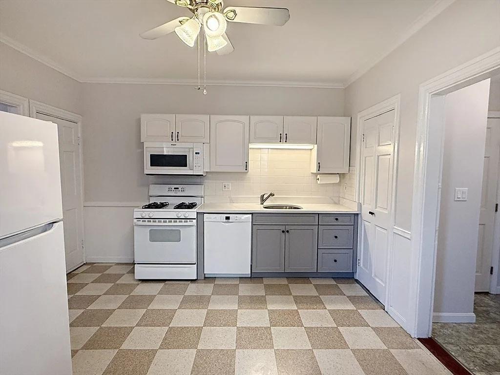 2 bed, 1 bath apartment for rent at 39 Hall Pl Unit 39, Quincy — photo 3 of 17