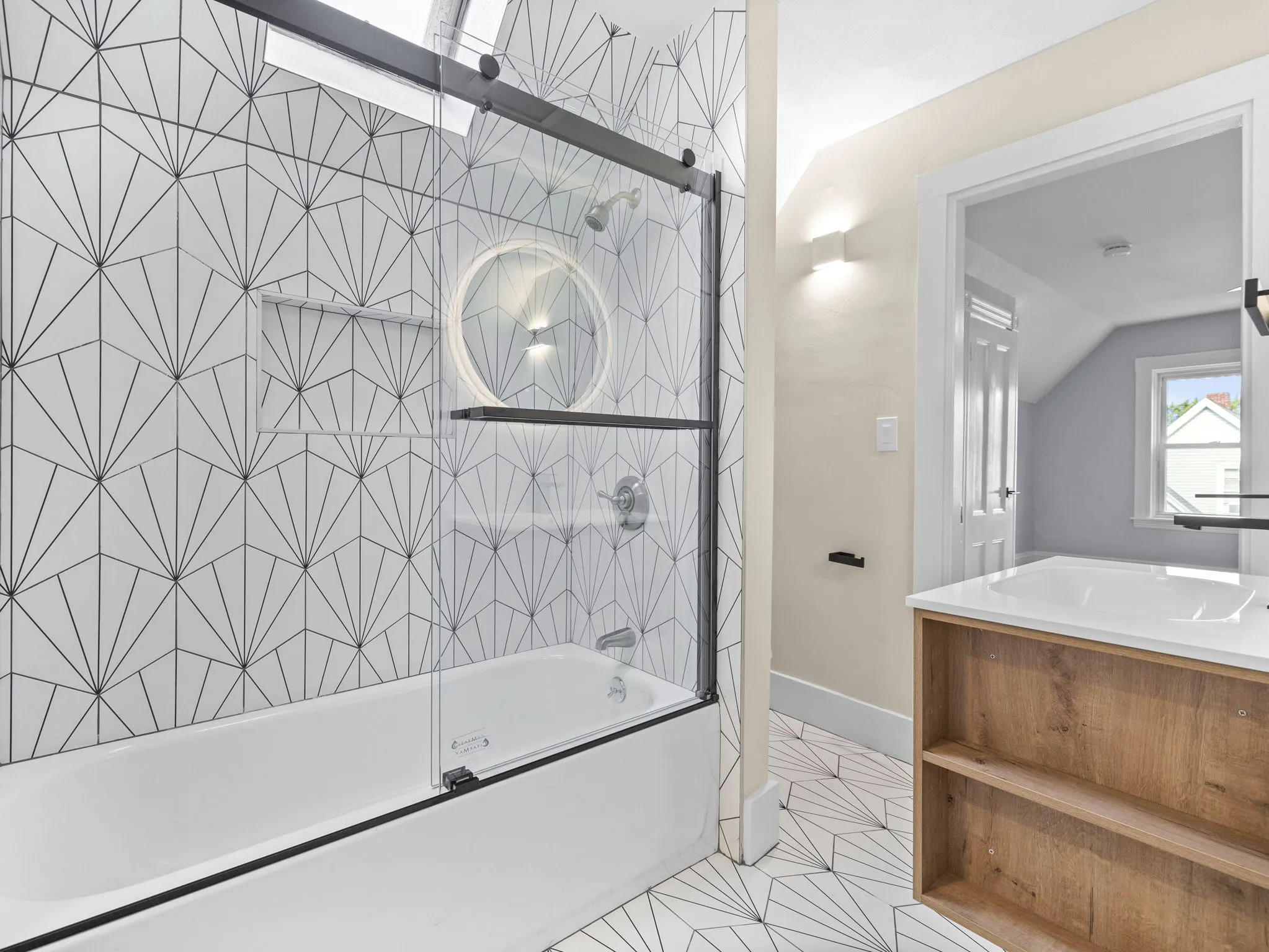 5 bed, 2 bath apartment for rent at 39 Hancock St Unit 2, Spring Hill — photo 10 of 17