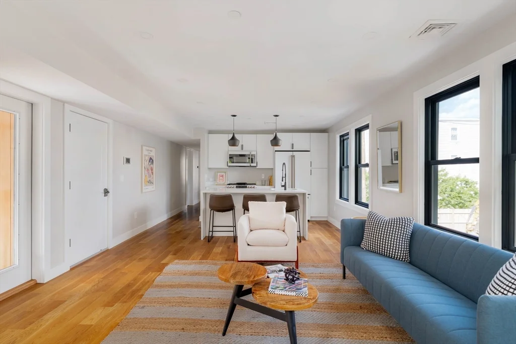 3 bed, 2 bath apartment for rent at 39 Hancock St Unit 3, Dorchester — photo 4 of 20