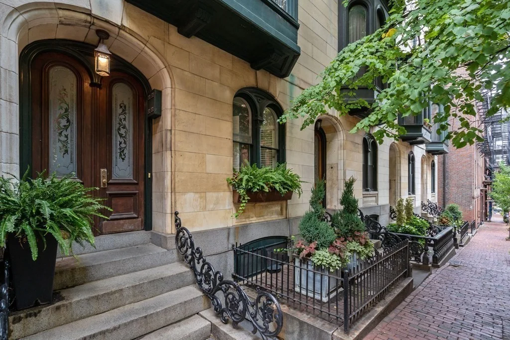 4 bed, 3 bath apartment for rent at 39 Hancock St Unit 39, Beacon Hill — photo 1 of 27