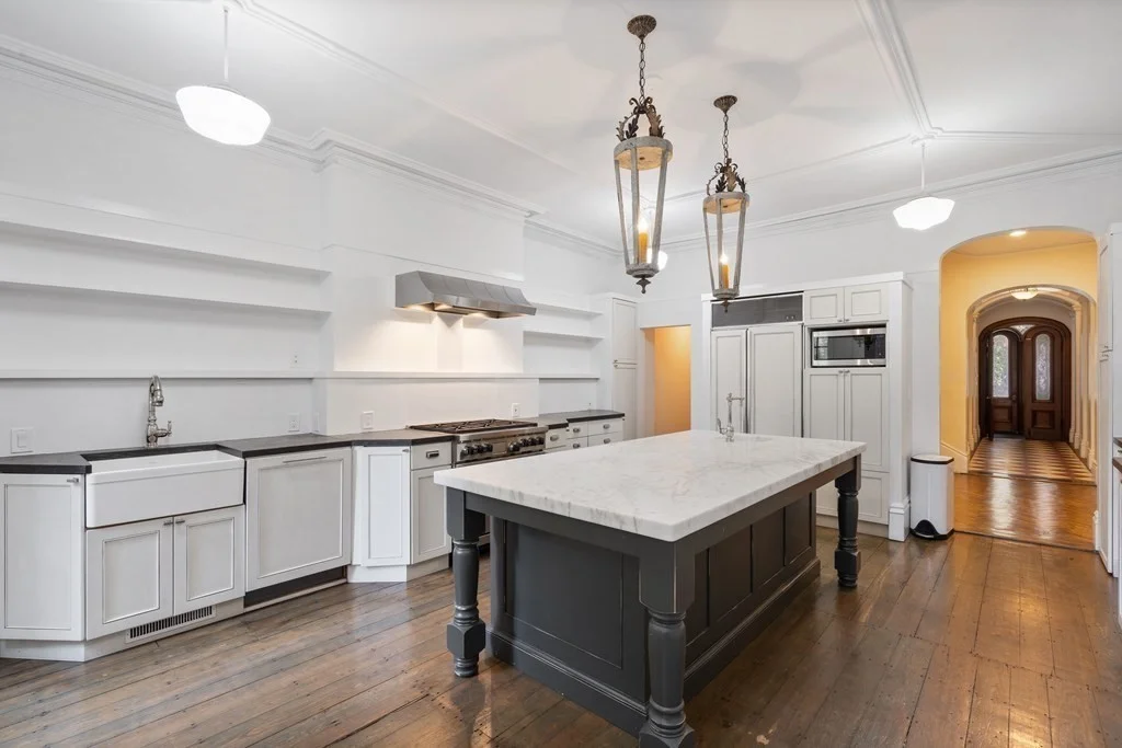4 bed, 3 bath apartment for rent at 39 Hancock St Unit 39, Beacon Hill — photo 3 of 27