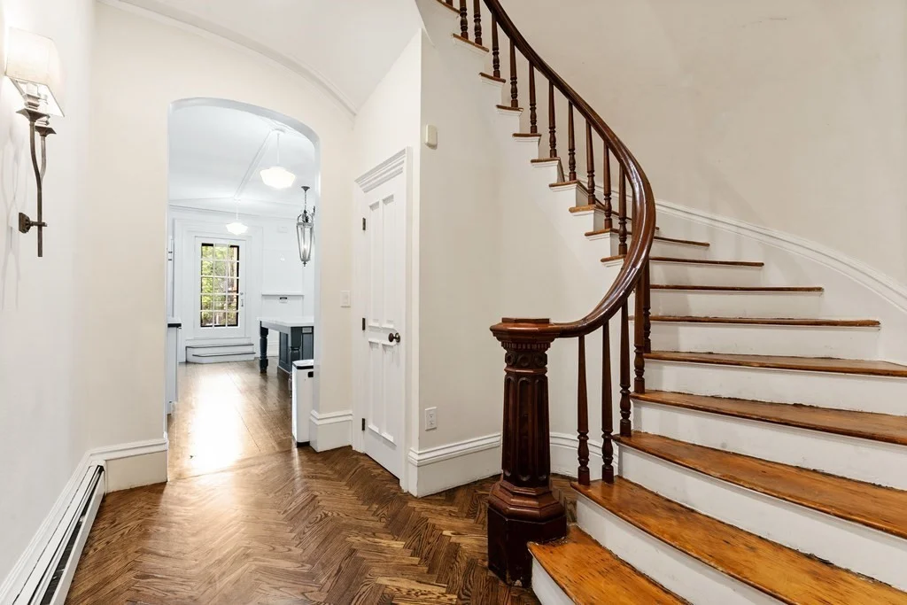 4 bed, 3 bath apartment for rent at 39 Hancock St Unit 39, Beacon Hill — photo 4 of 27