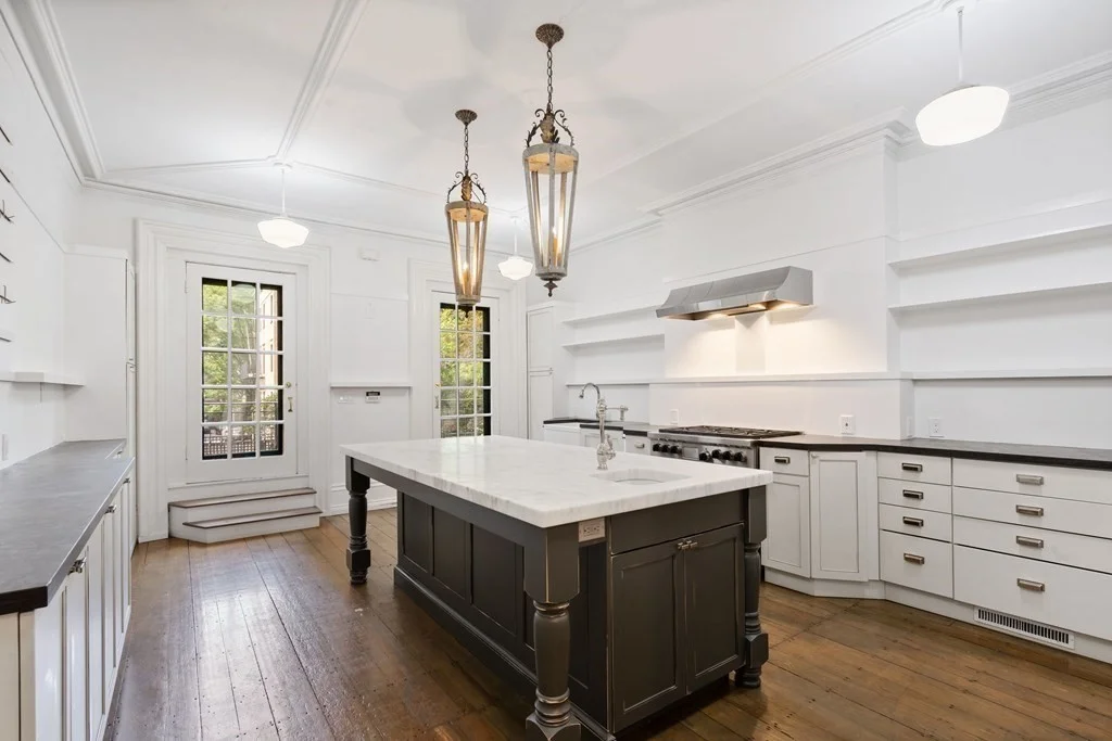 4 bed, 3 bath apartment for rent at 39 Hancock St Unit 39, Beacon Hill — photo 2 of 27