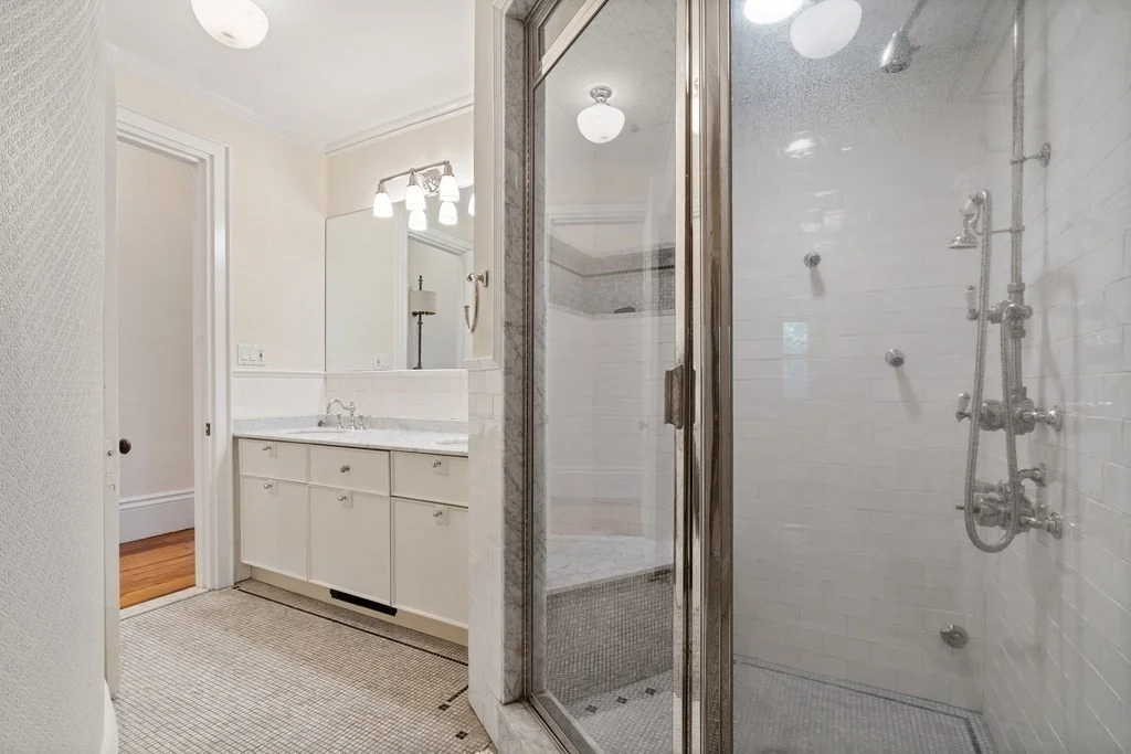 4 bed, 3 bath apartment for rent at 39 Hancock St Unit 39, Beacon Hill — photo 13 of 27