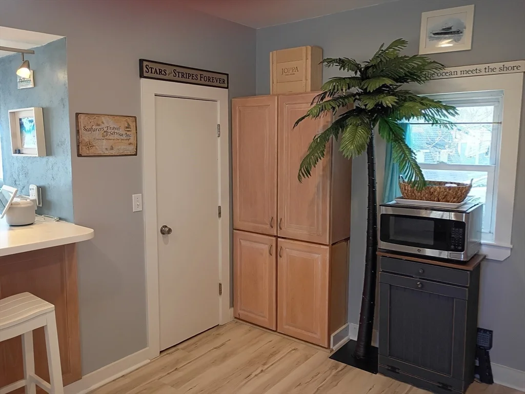 2 bed, 1 bath apartment for rent at 39 Harbor St, Newburyport — photo 12 of 35