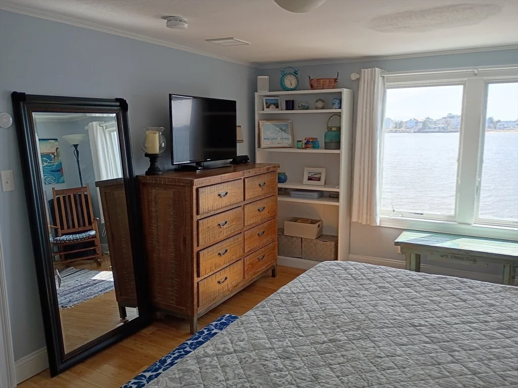 2 bed, 1 bath apartment for rent at 39 Harbor St, Newburyport — photo 23 of 35