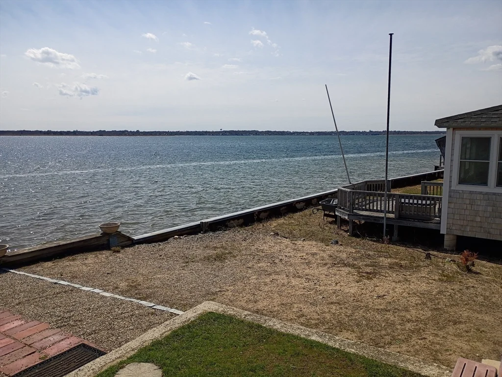 2 bed, 1 bath apartment for rent at 39 Harbor St, Newburyport — photo 3 of 35