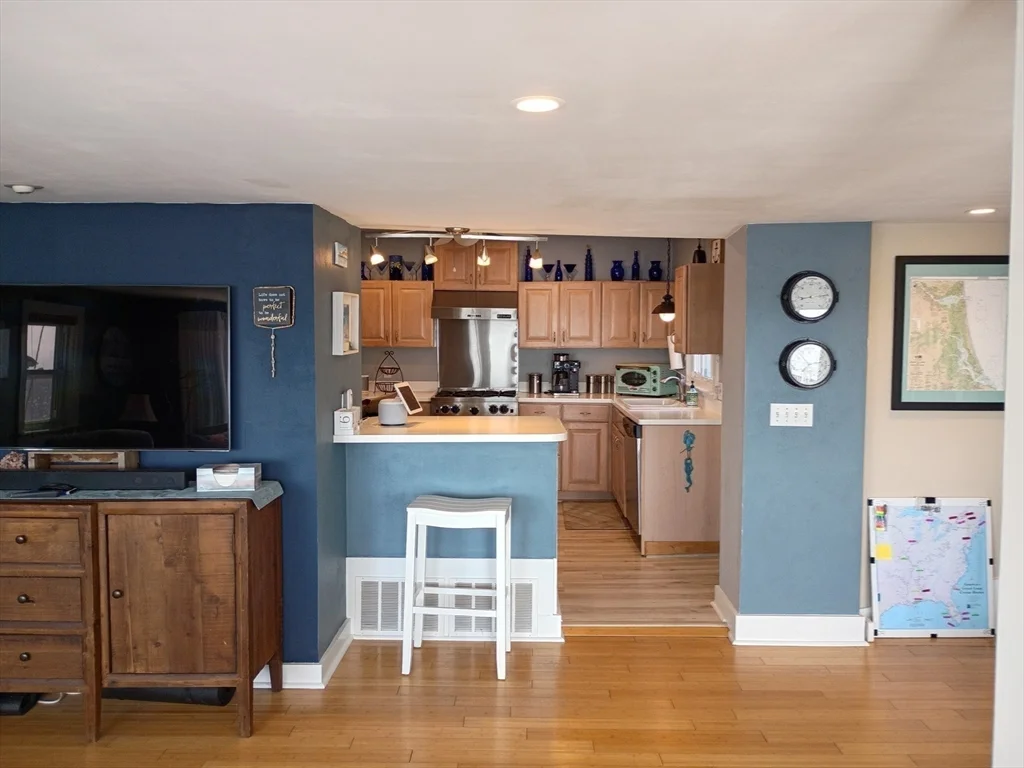 2 bed, 1 bath apartment for rent at 39 Harbor St, Newburyport — photo 16 of 35