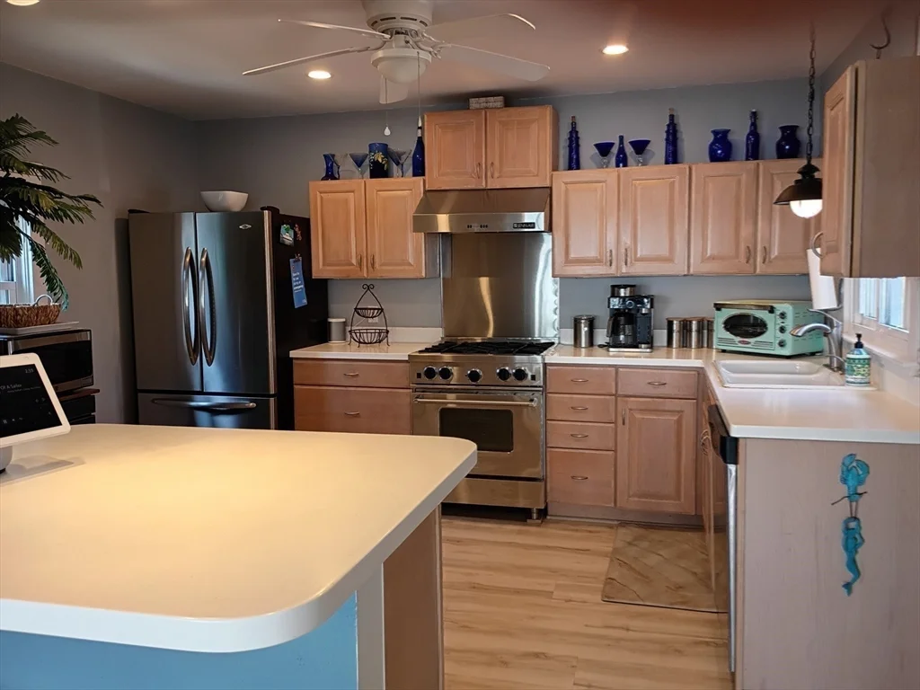 2 bed, 1 bath apartment for rent at 39 Harbor St, Newburyport — photo 11 of 35