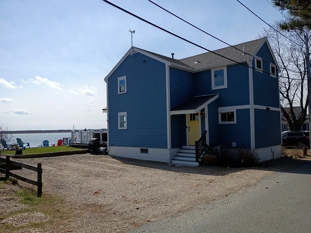2 bed, 1 bath apartment for rent at 39 Harbor St, Newburyport — photo 2 of 35