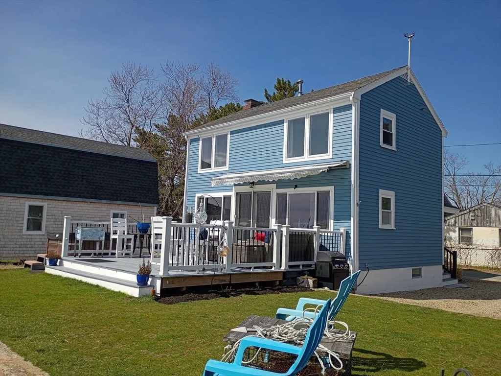 2 bed, 1 bath apartment for rent at 39 Harbor St, Newburyport — photo 1 of 35